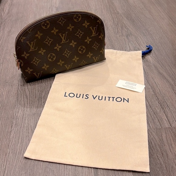 Louis Vuitton Handbags - 🌟RETIRED🌟 Authentic Louis Vuitton Cosmetic Pouch GM Monogram